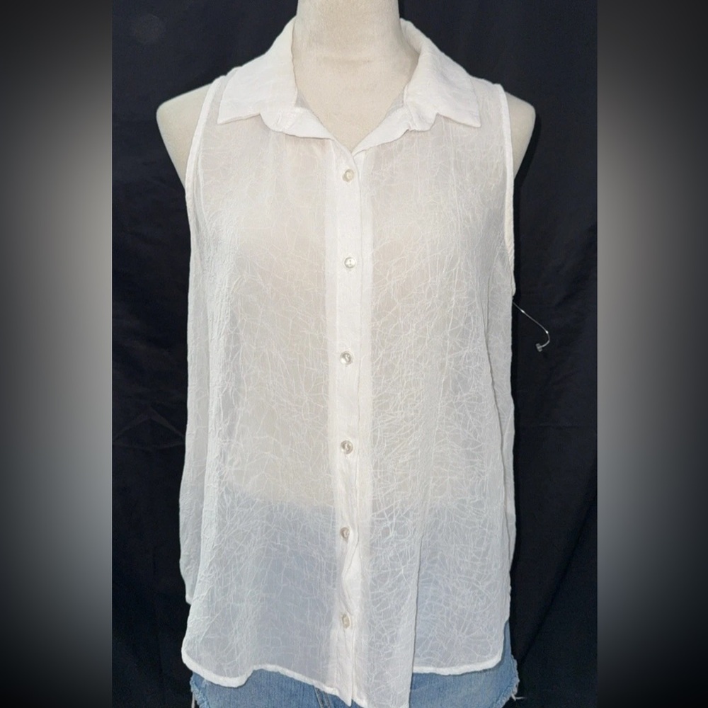 Women's White Sleeveless Button-Up Top large